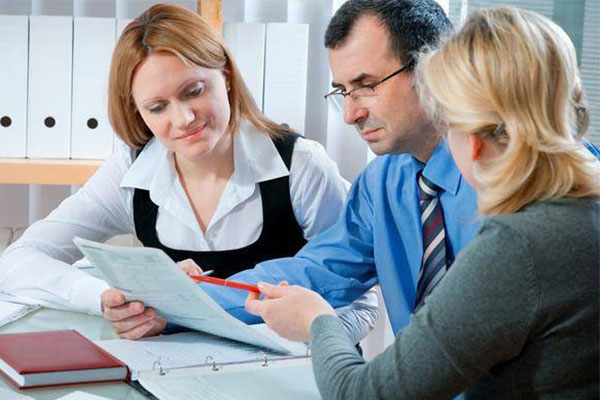 按照一定的标准对工厂进行审核评估